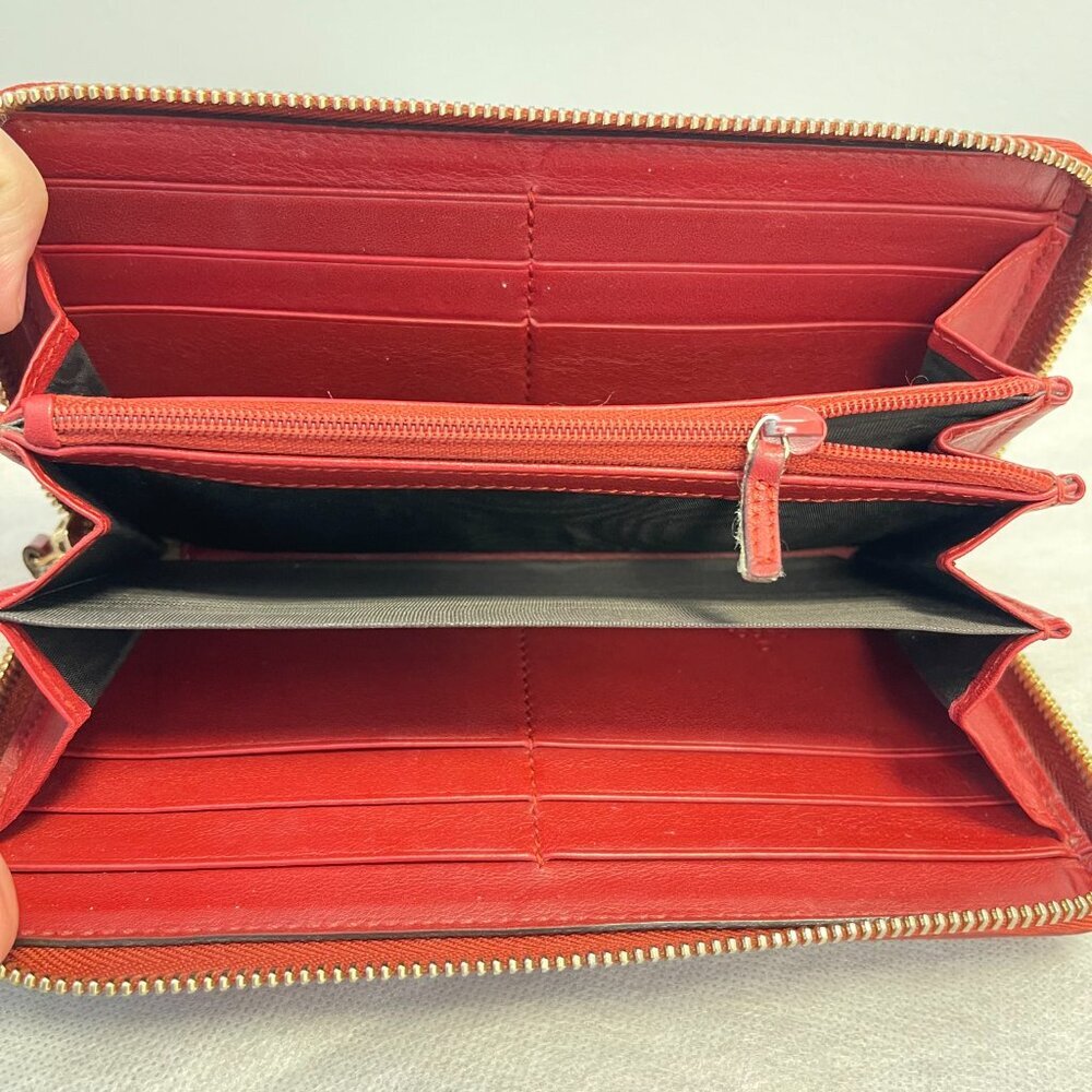 Gucci Microguccissima Zippy Long Wallet in Red Patent Leather - Preowned - Picture 7 of 12
